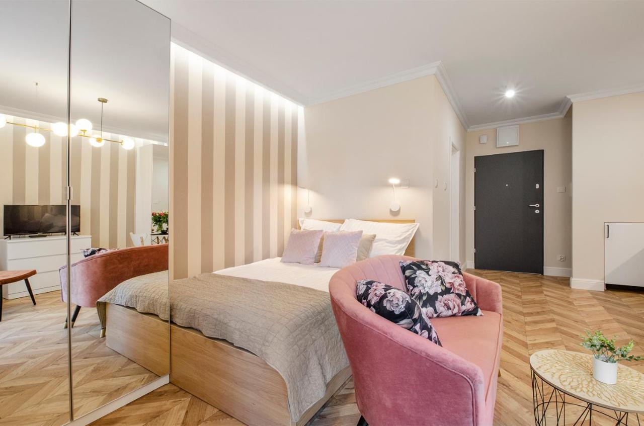 Sky Home- Rose Apartament -Manufaktura, Bezplatny Parking, Klima, Dostep Na Kod Łódź Kültér fotó