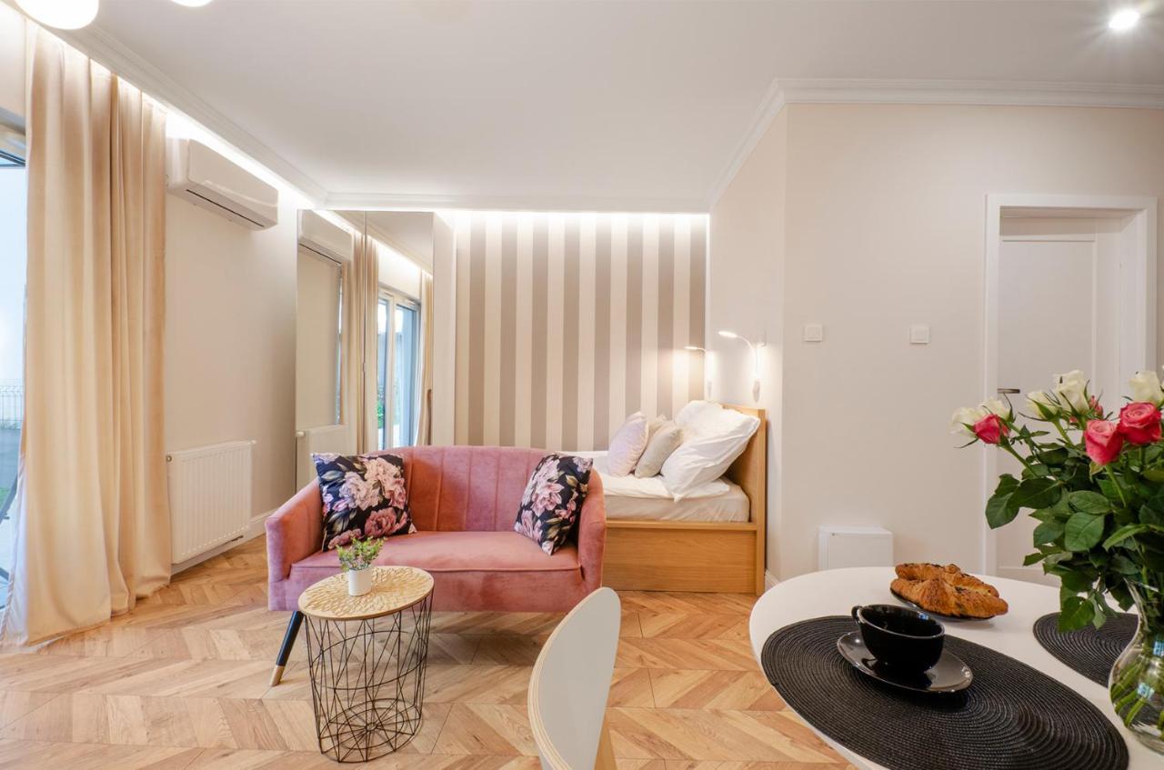 Sky Home- Rose Apartament -Manufaktura, Bezplatny Parking, Klima, Dostep Na Kod Łódź Kültér fotó